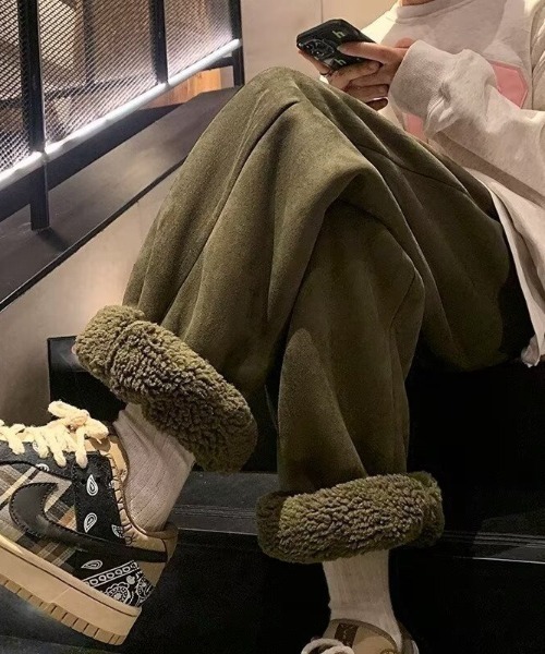 SHEPP(シープ)の「裏ボア ルーズスウェットパンツ(スウェットパンツ・レディース・カーキ/ブラック・L/M)」の1枚目の写真