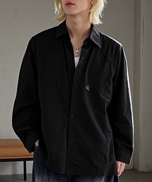 BENUSTA(ベヌスタ)の「A'GEM/9 × .kom 『BENUSTA/ベヌスタ』Triangle Stud Design Shirt/トライアングルスタッズデザインシャツ(シャツ/ブラウス・メンズ・ブラック・M)」の1枚目の写真