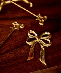 MILLION CARATS（ミリオンカラッツ）の「“リボン×バード”《artipur COTTAGE》クラフトの温もりを宿す真鍮モチーフ箸置きにもオブジェにも。手のひらサイズで日常をちょっと愛らしく輝きと遊び心を食卓へ運ぶ、小さなクラフトインテリア（カトラリー）」