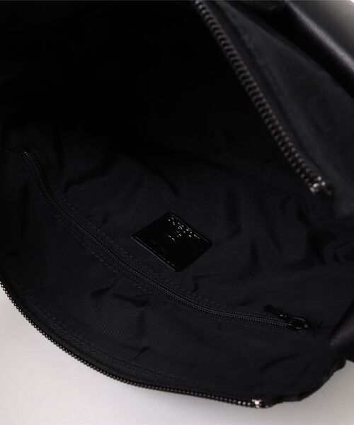 U by Ungaro（ユーバイウンガロ）の「U by ungaro(ユーバイウンガロ)　ルイ　ショルダー（M）（ショルダーバッグ・レディース・ベージュ/ブラック/ブルーグレー・FREE）」の6枚目の写真
