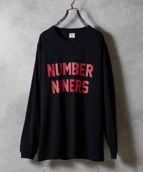 NUMBER (N)INE(ナンバーナイン)の「NUMBER NINERS PRINTED CLASSIC L/S T-SHIRT / ナンバーナイナーズ ロゴプリント クラシック ロンT(Tシャツ/カットソー・メンズ・ブラック/チャコール/ホワイト・M/L/XL)」の2枚目の写真