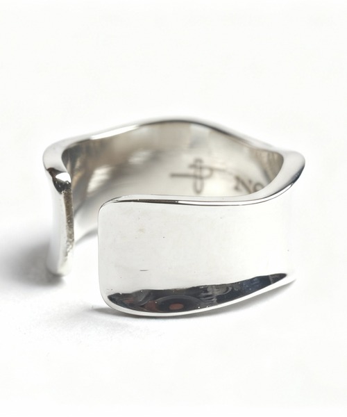 NO ID.（ノーアイディ）の「【NO ID.】Distortion Ring / ディストーション リング（ネックレス・メンズ・シルバー・ONE SIZE）」の2枚目の写真