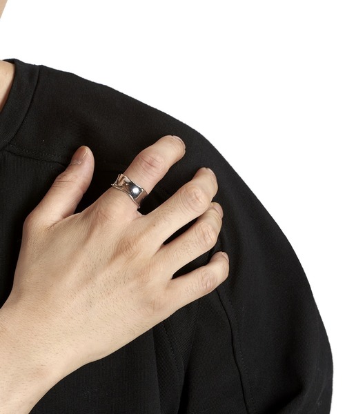 NO ID.（ノーアイディ）の「【NO ID.】Distortion Ring / ディストーション リング（ネックレス・メンズ・シルバー・ONE SIZE）」の13枚目の写真