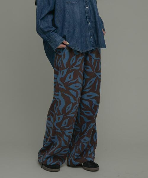 URBAN RESEARCH Sonny Label（アーバンリサーチサニーレーベル）の「ニュアンスプリントイージーパンツ（その他パンツ・レディース・チャコールグレー/ベージュ/ブラウン・FREE）」の3枚目の写真