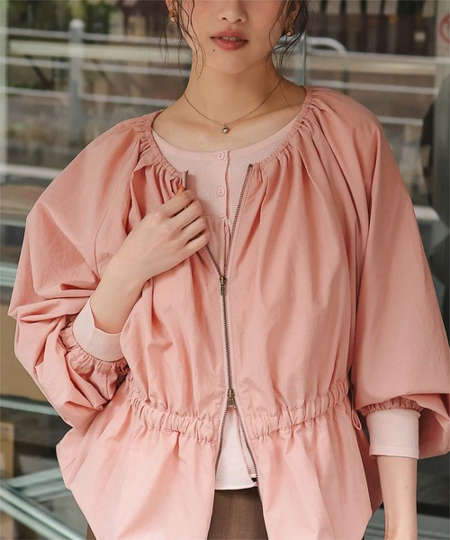 titivate（ティティベイト）の「ペプラムギャザーボリュームブルゾン（ブルゾン・レディース・ライトベージュ/ブラック/ベージュ/ピンク・M/L）」の4枚目の写真