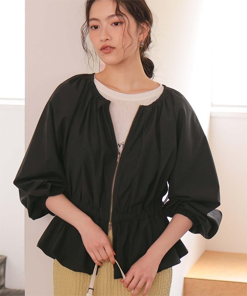 titivate（ティティベイト）の「ペプラムギャザーボリュームブルゾン（ブルゾン・レディース・ライトベージュ/ブラック/ベージュ/ピンク・M/L）」の2枚目の写真