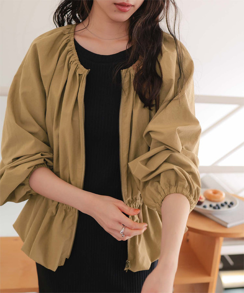 titivate（ティティベイト）の「ペプラムギャザーボリュームブルゾン（ブルゾン・レディース・ライトベージュ/ブラック/ベージュ/ピンク・M/L）」の15枚目の写真