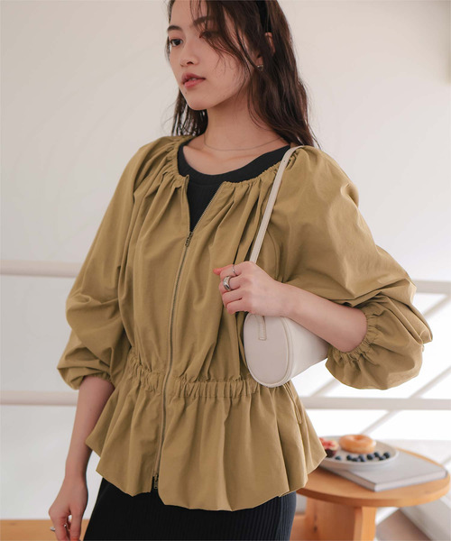 titivate（ティティベイト）の「ペプラムギャザーボリュームブルゾン（ブルゾン・レディース・ライトベージュ/ブラック/ベージュ/ピンク・M/L）」の6枚目の写真