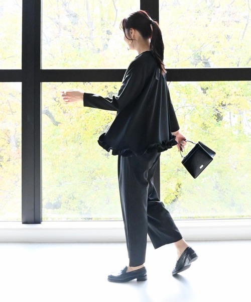 Neige(ネージュ)の「2wayサロペットフリルポケットパンツ(サロペット/オーバーオール・レディース・ブラック・ONE SIZE)」の4枚目の写真