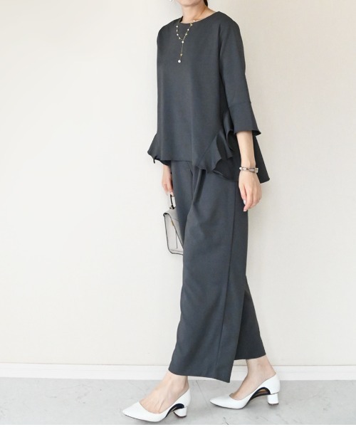 Neige(ネージュ)の「2wayサロペットフリルポケットパンツ(サロペット/オーバーオール・レディース・ブラック・ONE SIZE)」の16枚目の写真