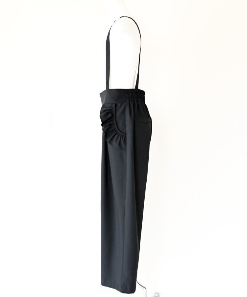 Neige(ネージュ)の「2wayサロペットフリルポケットパンツ(サロペット/オーバーオール・レディース・ブラック・ONE SIZE)」の21枚目の写真