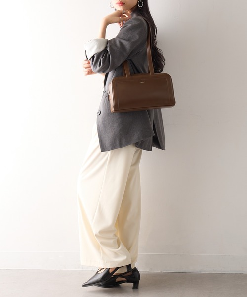 Beau're(ヴュレ)の「【BEAURE】カウレザー ロングハンドルボストンバッグ B-26137(ボストンバッグ・レディース・ベージュ/ライトグリーン/ブラック/ブラウン・FREE)」の16枚目の写真