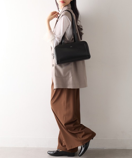 Beau're(ヴュレ)の「【BEAURE】カウレザー ロングハンドルボストンバッグ B-26137(ボストンバッグ・レディース・ベージュ/ライトグリーン/ブラック/ブラウン・FREE)」の11枚目の写真