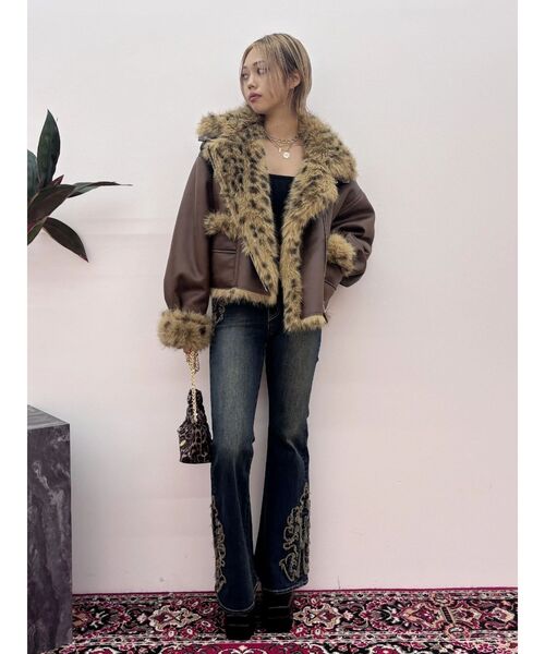 EVRIS（エヴリス）の「ウエスタンデザインフレアデニムパンツ（デニムパンツ・レディース・インディゴブルー/ライトブルー・SMALL/MEDIUM）」の4枚目の写真