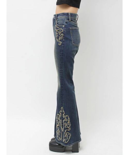 EVRIS（エヴリス）の「ウエスタンデザインフレアデニムパンツ（デニムパンツ・レディース・インディゴブルー/ライトブルー・SMALL/MEDIUM）」の7枚目の写真