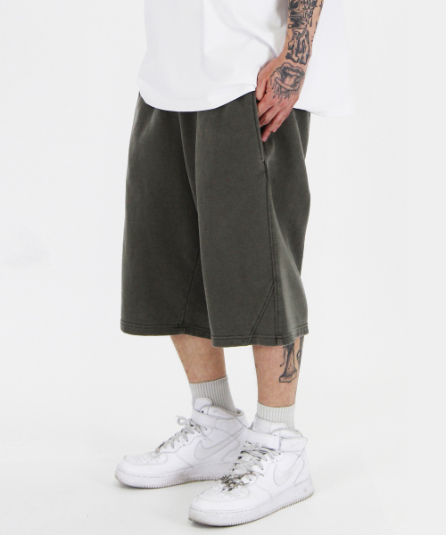 CRIGUN(クリガン)の「スプリットバミューダパンツピグメントKHAKI(その他パンツ・レディース・カーキ・MEDIUM/LARGE/X-LARGE)」の4枚目の写真