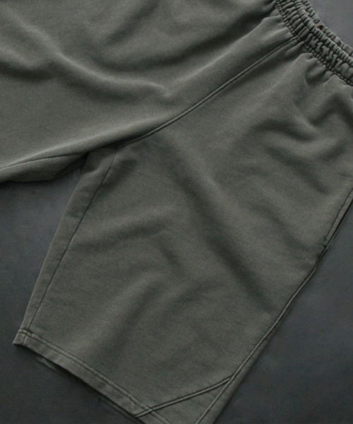 CRIGUN(クリガン)の「スプリットバミューダパンツピグメントKHAKI(その他パンツ・レディース・カーキ・MEDIUM/LARGE/X-LARGE)」の7枚目の写真