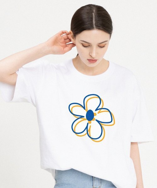 GRAVER（グレーバー）の「[UNISEX] 2ラインビッグフラワーバンファルティ_ホワイト（Tシャツ/カットソー・レディース・ホワイト・LARGE/MEDIUM/X-LARGE）」の2枚目の写真