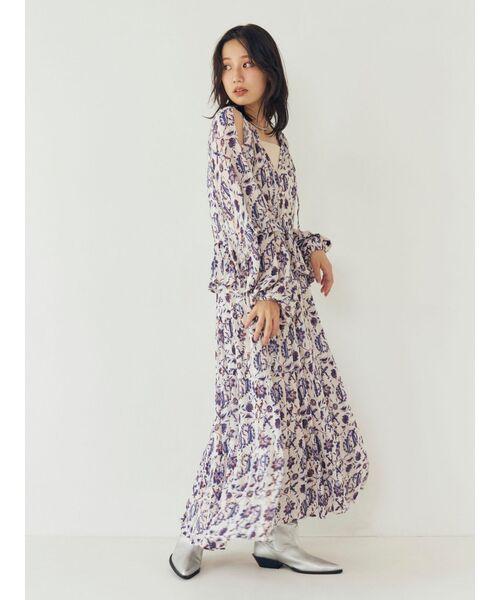 Ungrid（アングリッド）の「エスニックフラワーボリュームワンピース（ワンピース・レディース・オフホワイト/ブルー・FREE）」の6枚目の写真