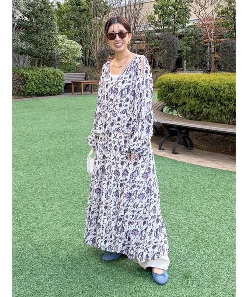 Ungrid（アングリッド）の「エスニックフラワーボリュームワンピース（ワンピース・レディース・オフホワイト/ブルー・FREE）」の2枚目の写真