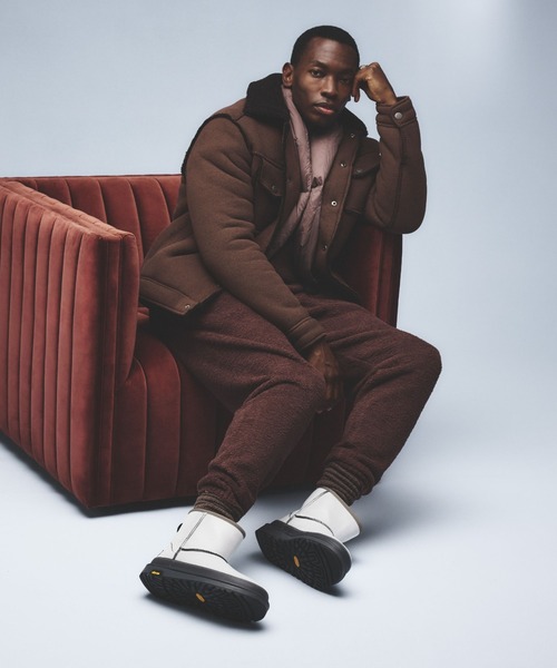 UGG(アグ)の「CLASSIC MINI REFLECTIVE 1171110-SRFL(ブーツ・メンズ・シルバー・7/8/9/10/11)」の7枚目の写真