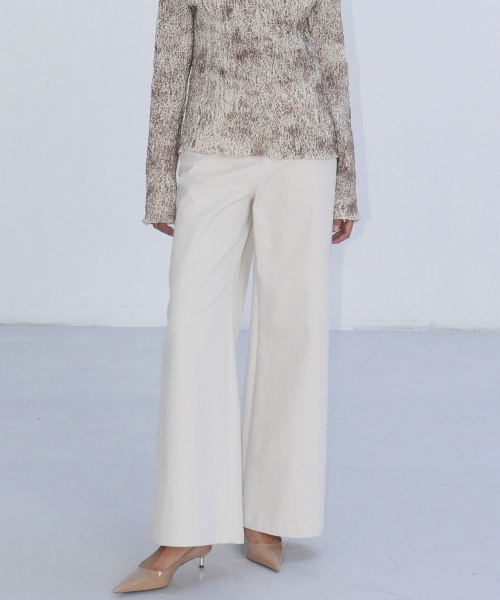 EN OR(エンオール)の「BIZO DETAIL FLARE PANTS - CREAM(その他パンツ・レディース・その他・SMALL/MEDIUM)」の2枚目の写真