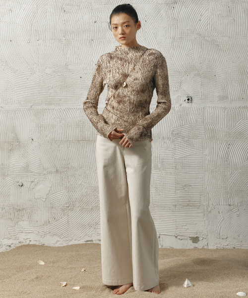 EN OR(エンオール)の「BIZO DETAIL FLARE PANTS - CREAM(その他パンツ・レディース・その他・SMALL/MEDIUM)」の5枚目の写真