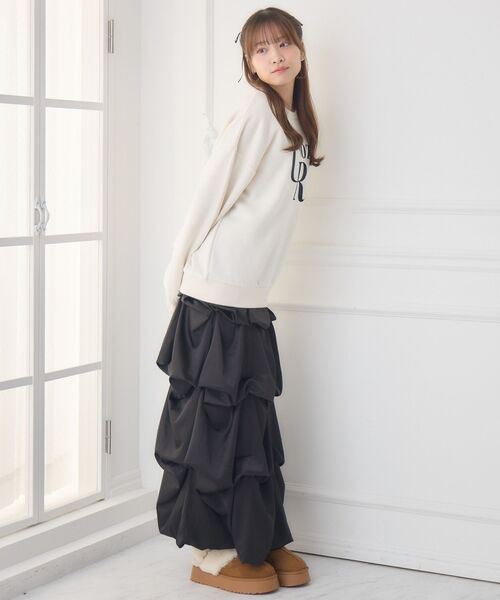 ems excite（エムズエキサイト）の「ロゴ刺繍BIGトレーナー（スウェット・レディース・ダークグレー・FREE）」の3枚目の写真