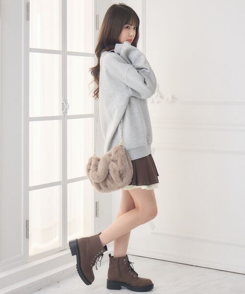 ems excite（エムズエキサイト）の「ロゴ刺繍BIGトレーナー（スウェット・レディース・ダークグレー・FREE）」の11枚目の写真