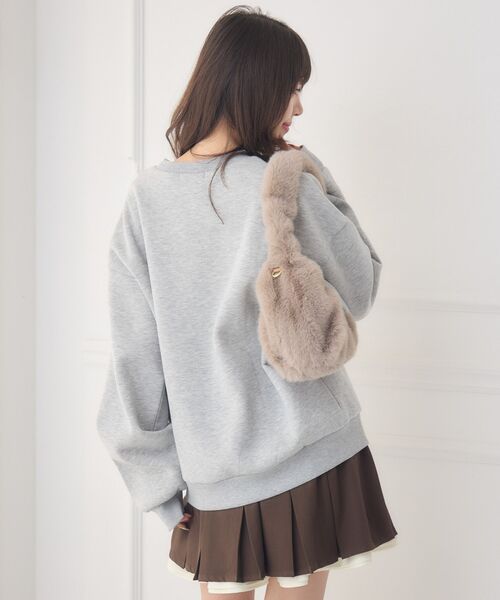 ems excite（エムズエキサイト）の「ロゴ刺繍BIGトレーナー（スウェット・レディース・ダークグレー・FREE）」の17枚目の写真