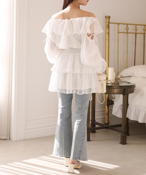 one after another NICE CLAUP(ワンアフターアナザーナイスクラップ)の「【サイズ展開あり】裾ビジューフレアデニムパンツ(デニムパンツ・レディース・ライトブルー/ブルー・SMALL/MEDIUM)」の15枚目の写真