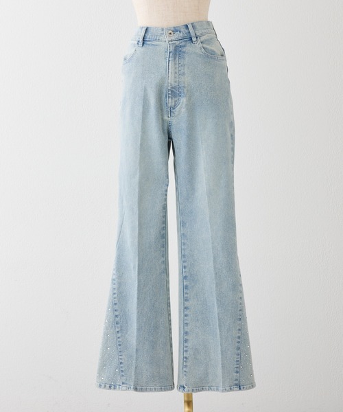 one after another NICE CLAUP(ワンアフターアナザーナイスクラップ)の「【サイズ展開あり】裾ビジューフレアデニムパンツ(デニムパンツ・レディース・ライトブルー/ブルー・SMALL/MEDIUM)」の19枚目の写真