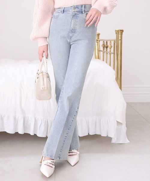 サイズ展開あり】裾ビジューフレアデニムパンツ（デニムパンツ）｜one