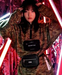 COME（シーオーエムイー）の「[UNISEX]「SECURITY」サイクリストハーフジッププルーバー（カモフラージュ）（スウェット）」