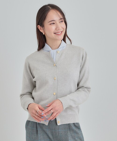 SHOO・LA・RUE（シューラルー）の「【洗濯機可/S-LL】すっきり見えでやわらかタッチな クルーネックカーディガン（カーディガン/ボレロ・レディース・ネイビー/ベビーピンク/グレー・01/02/03/04）」の17枚目の写真