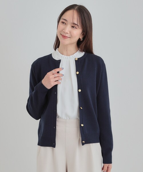 SHOO・LA・RUE（シューラルー）の「【洗濯機可/S-LL】すっきり見えでやわらかタッチな クルーネックカーディガン（カーディガン/ボレロ・レディース・ネイビー/ベビーピンク/グレー・01/02/03/04）」の21枚目の写真