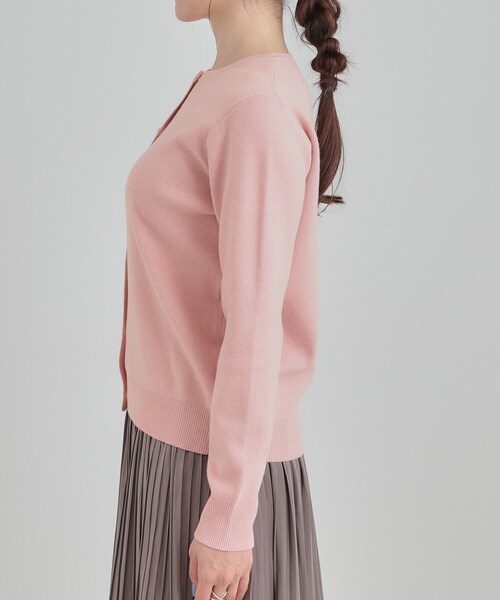 SHOO・LA・RUE（シューラルー）の「【洗濯機可/S-LL】すっきり見えでやわらかタッチな クルーネックカーディガン（カーディガン/ボレロ・レディース・ネイビー/ベビーピンク/グレー・01/02/03/04）」の12枚目の写真