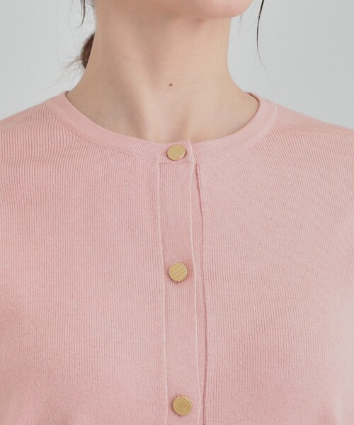 SHOO・LA・RUE（シューラルー）の「【洗濯機可/S-LL】すっきり見えでやわらかタッチな クルーネックカーディガン（カーディガン/ボレロ・レディース・ネイビー/ベビーピンク/グレー・01/02/03/04）」の14枚目の写真