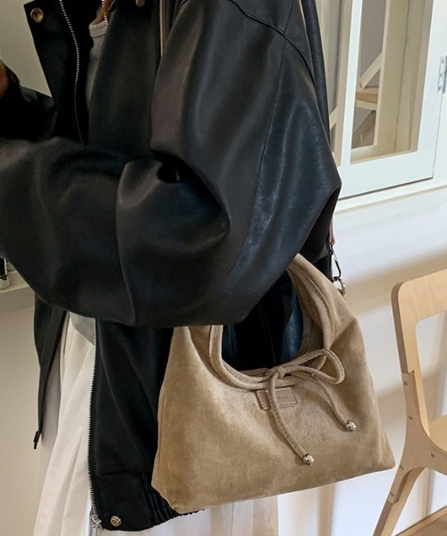 mebole(メボレ)の「スエードボウハンドバッグ(ハンドバッグ・レディース・ブラウン/キャメル/レッド/ベージュ/イエロー・FREE)」の13枚目の写真