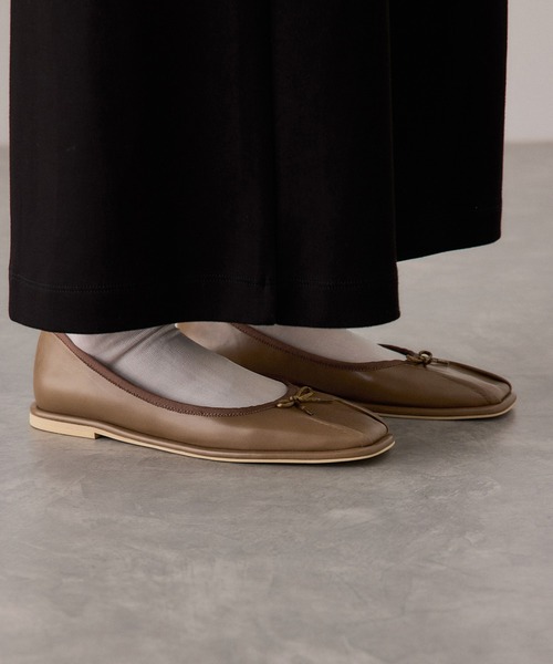 ADAM ET ROPE'（アダムエロペ）の「タックバレエシューズ（バレエシューズ・レディース・ベージュ/ブラック/ブラウン・23/23.5/24/24.5）」の7枚目の写真