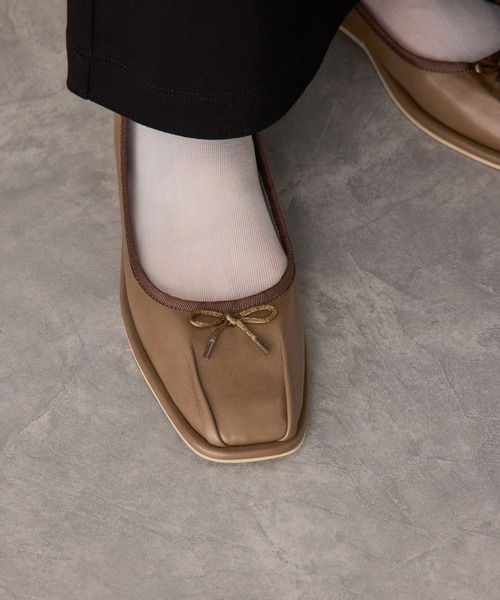 ADAM ET ROPE'（アダムエロペ）の「タックバレエシューズ（バレエシューズ・レディース・ベージュ/ブラック/ブラウン・23/23.5/24/24.5）」の9枚目の写真