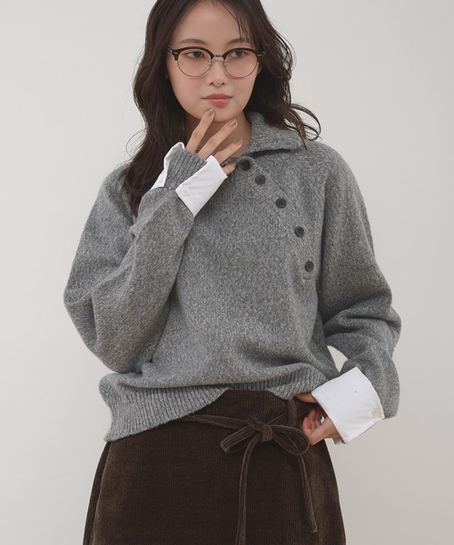 MUHET(ミュエータ)の「layered shirt detail stand collar button knit / シャツドッキングスタンドネックボタンニット(ニット/セーター・レディース・グリーン/グレー・FREE)」の2枚目の写真
