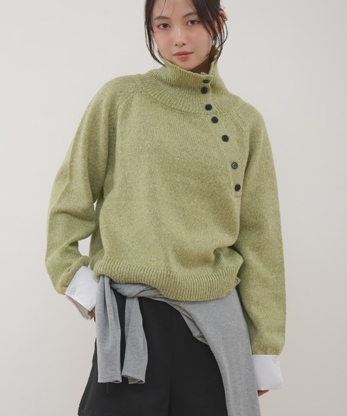 MUHET(ミュエータ)の「layered shirt detail stand collar button knit / シャツドッキングスタンドネックボタンニット(ニット/セーター・レディース・グリーン/グレー・FREE)」の1枚目の写真
