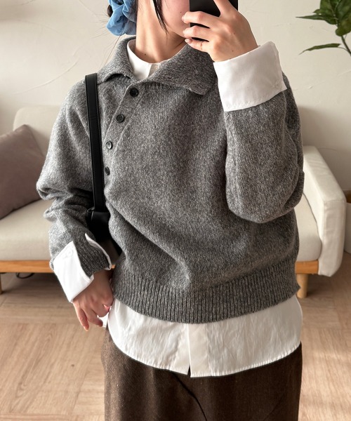 MUHET(ミュエータ)の「layered shirt detail stand collar button knit / シャツドッキングスタンドネックボタンニット(ニット/セーター・レディース・グリーン/グレー・FREE)」の4枚目の写真