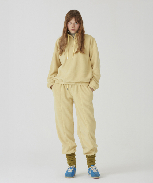Between A and B（ビトウィーンエイアンドビー）の「ソフトクラウドフリースジョガーパンツ[バター]（スウェットパンツ・レディース・ライトイエロー・FREE）」の4枚目の写真