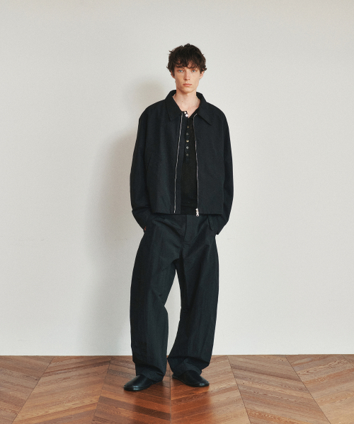 HEUTE（ホイテ）の「RUSTLE CURVE SHORT JACKET (BLACK)（ブルゾン・メンズ・ブラック・M/L）」の4枚目の写真
