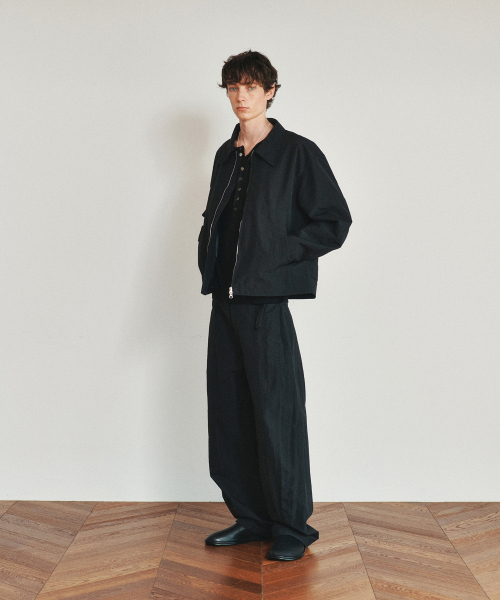 HEUTE（ホイテ）の「RUSTLE CURVE SHORT JACKET (BLACK)（ブルゾン・メンズ・ブラック・M/L）」の3枚目の写真