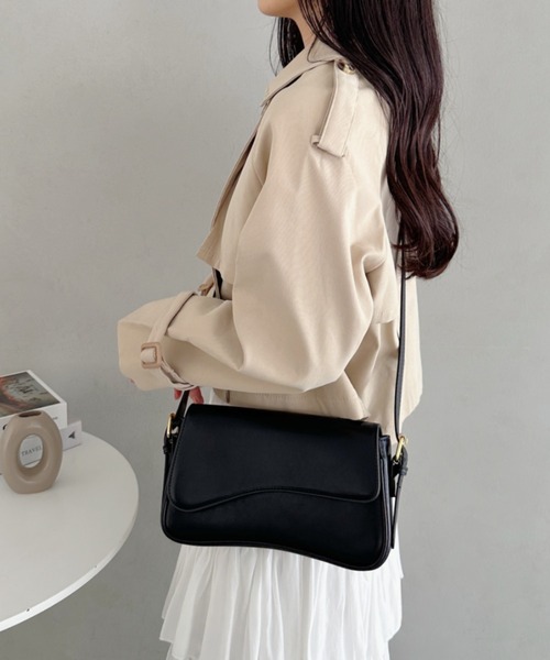 CLEA(クレア)の「【2WAY】フラップスクエアショルダーバッグ(ハンドバッグ・レディース・ブラック/レッド/アイボリー/ブラウン・FREE)」の1枚目の写真
