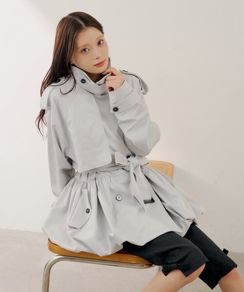 Chico(チコ)の「【SALON by Chico】バルーンミディトレンチコート(トレンチコート・レディース・ブラック/キャメル/ベージュ/ブルー・FREE)」の3枚目の写真