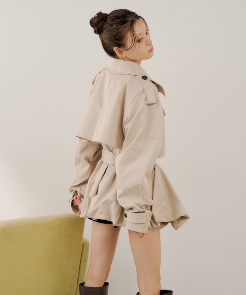 Chico(チコ)の「【SALON by Chico】バルーンミディトレンチコート(トレンチコート・レディース・ブラック/キャメル/ベージュ/ブルー・FREE)」の7枚目の写真